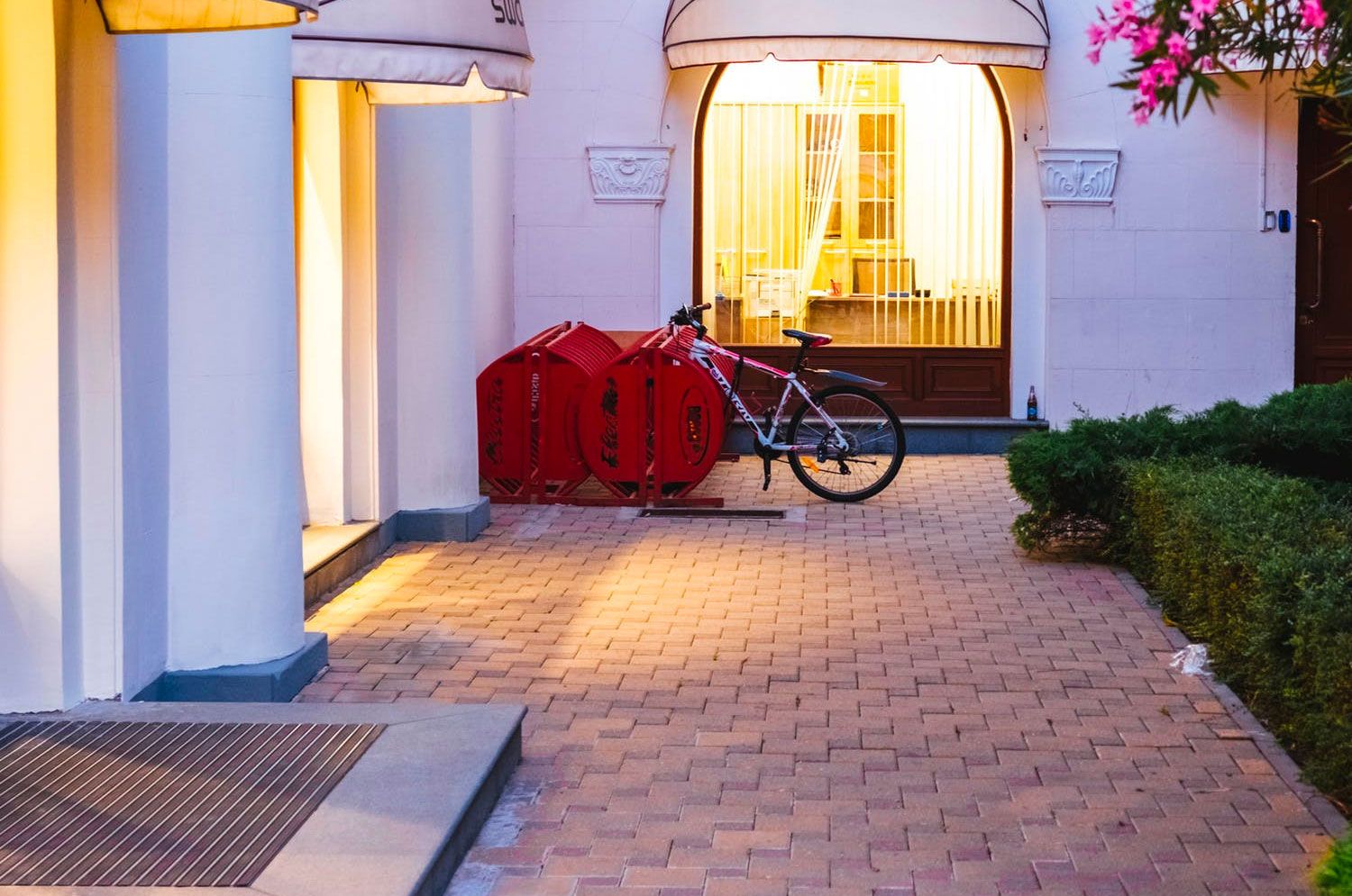 Building Exterior Building Exterior